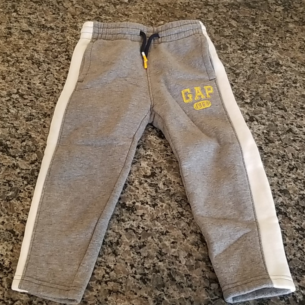 Gap boys size 3T sweatpants